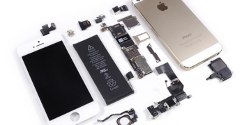 iPhone 5S'in içini dışına çıkardılar