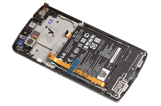 Nexus 5’i kamera önünde parçaladılar