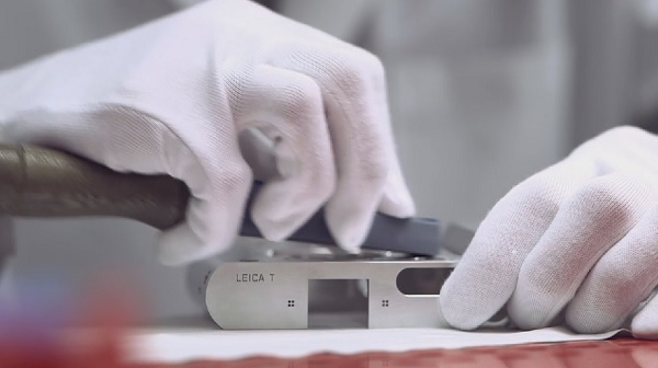 Leica’dan “Şimdiye kadar yapılmış en sıkıcı reklam”