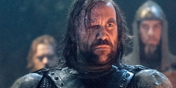Video: Game of Thrones'un Tazı'sı bütün tavukları yedi!
