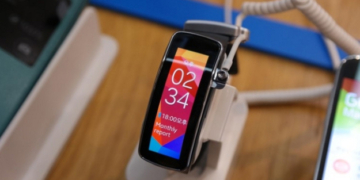 Samsung Gear Fit ile de pazarda mutlu