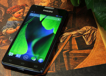 Philips'ten 5300mAH bataryalı telefon