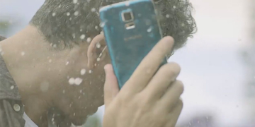 Video: Samsung'dan su ve toz geçirmeyen yeni bir Galaxy S5 reklamı