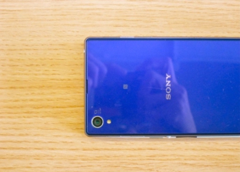 Video: OnePlus One, Xperia Z1'den daha büyük ama buna rağmen daha küçük, nasıl mı?