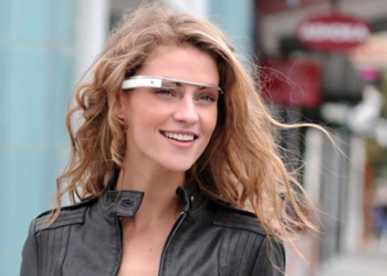 google-glasses-kicked
