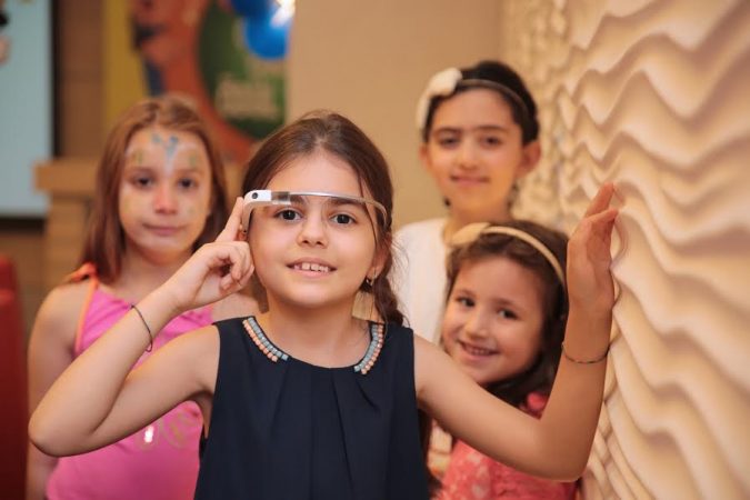 Çocuklar Google Glass ile Tivibu keyfini test etti TTNET