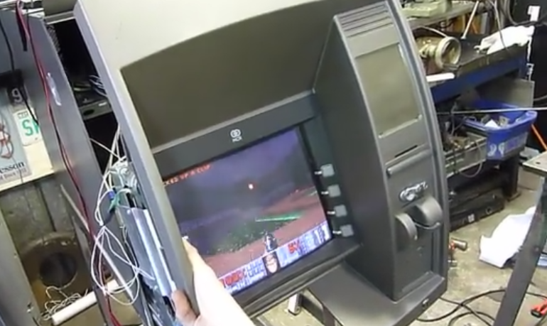 Doom oynanabilen banka ATM’si mi? (VİDEO)