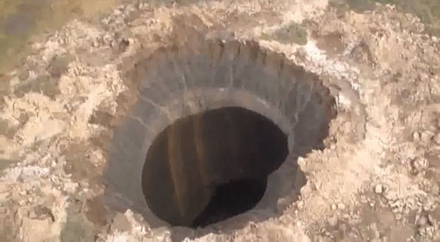 Sibirya'da devasa bir delik ortaya çıktı