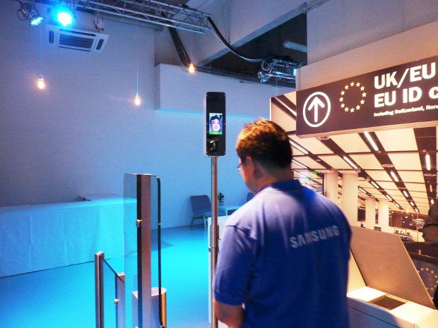 Samsung havaalanlarının geleceğini tanıttı Yüz tanıma teknolojisi