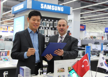 Samsung Electronics Turkiye Baskani Yoonie Joung Bimeks Genel Muduru Arif Bayraktar