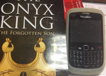 Blackberry'nin fiziksel klavyesi ile roman yazan birçok yazar var