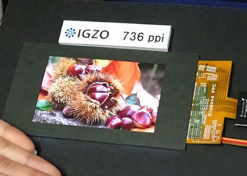 Sharp'ın 4.1 inç IGZO LCD ekranı, 736ppi gibi müthiş bir piksel sıklığı değerine sahip