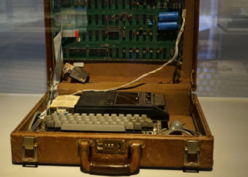 Apple - 1 bilgisayarı 365 bin dolara satıldı