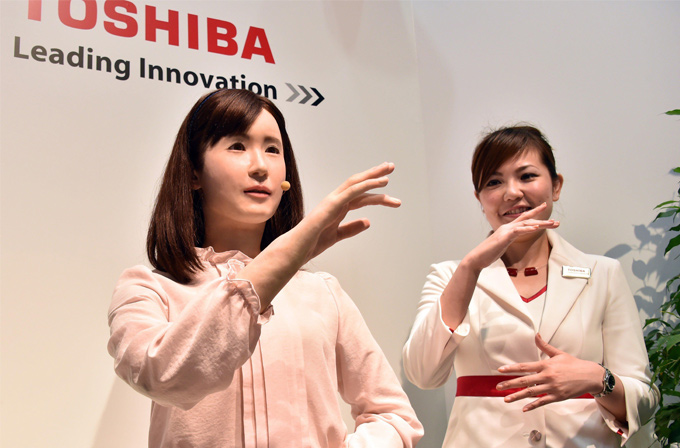 Toshiba bu robot ile işinize göz dikiyor