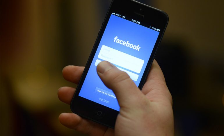 Facebook mobil büyümeye devam ediyor