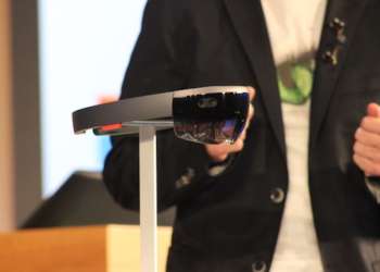 Video: Microsoft Windows 10 ile birlikte HoloLens'i de tanıttı