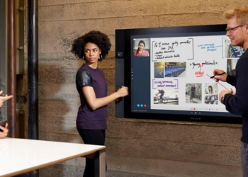 Microsoft'tan 84 inch ekranlı ve Windows 10'lu Surface Hub
