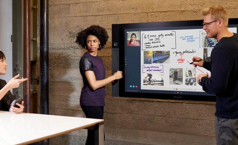Microsoft’tan 84 inch ekranlı ve Windows 10’lu Surface Hub
