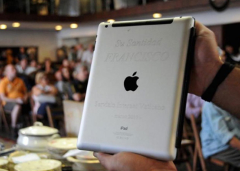 Papa'nın iPad'i 30 bin dolara satıldı