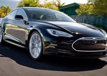 Tesla'nın en ucuz arabası tek şarjla 400 km yapacak