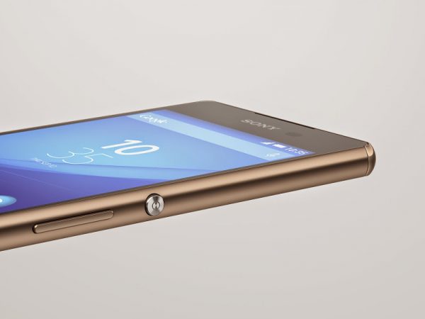 06_Xperia_Z3_+_Copper_Side