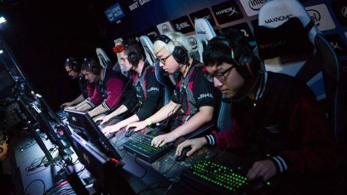 474268-intel-gamers