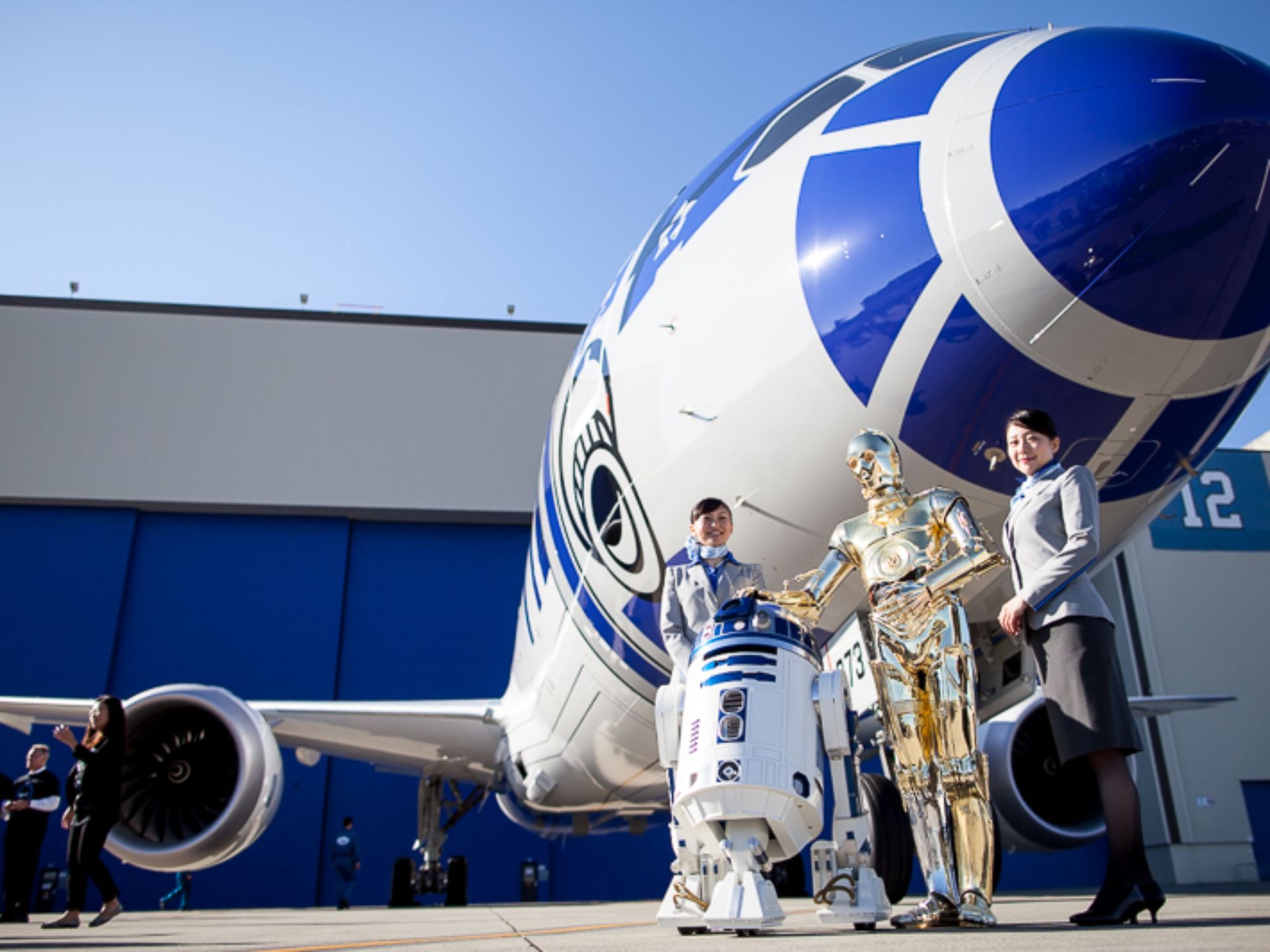 r2-d2-dreamliner-4