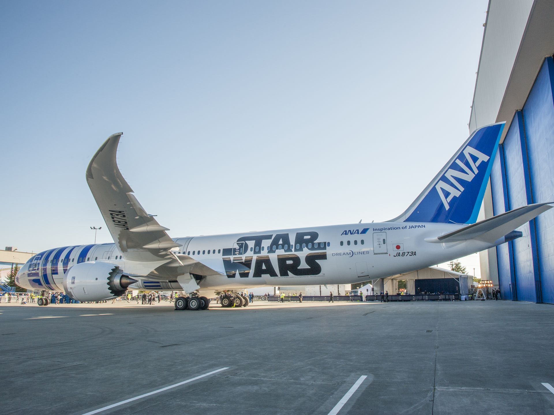 r2-d2-dreamliner-6