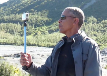 Barack Obama selfie çubuğu ile Alaska gezisi yaptı