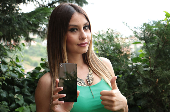 Kız Bakışı: Sony Xperia Z3+ (Cansu Sarı) Kız Bakışı: Sony Xperia Z3+ (Cansu Sarı)