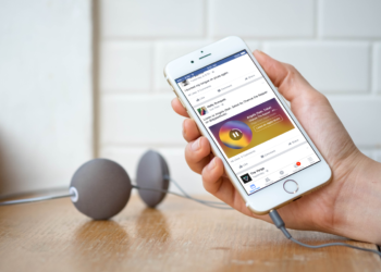 Scroll down yaparken müzik dinlemeye devam