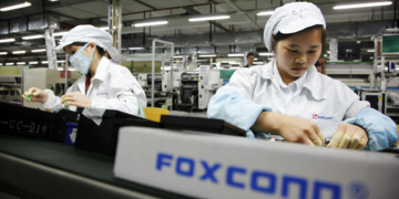 Foxconn, 60.000 İşçinin Yerine Robotları Çalıştıracak