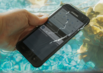 Samsung Galaxy S7 Active Su Geçirdi