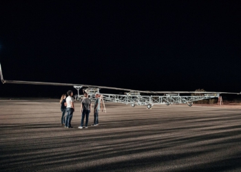 Facebook'un Droneu İlk Uçuşunda Yere Çakıldı