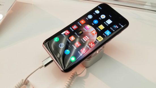 Honor'un Yeni Telefonu Tanımadıklarına Bildirim Göstermeyecek