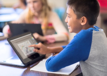 HP Okullar İçin Şaşırıtcı Derecede Dayanıklı Laptop Yapıyor