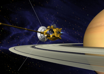 NASA'nın Cassini Uzay Aracı Satürn'den İlk Fotoğrafları Yolladı