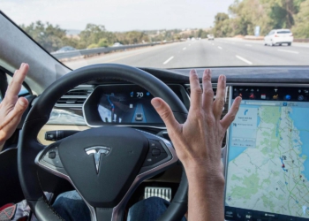 Elon Musk, Tesla Otopilotunun Haftaya Güncelleneceğini Açıkladı