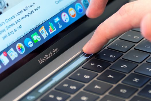 Touch Bar Özelliğine Sahip MacBook Pro Modelleri Sınavlardan Yasaklandı