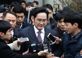 Samsung'un Üst Düzey Yöneticisi Rüşvet Vermekten Tutuklandı
