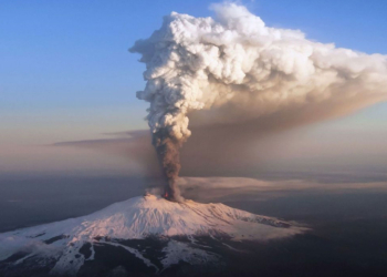 Etna Yanardağı’nın Patladığı An BBC Ekibi Tarafından Kaydedildi