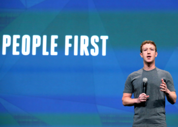 Mark Zuckerberg 12 Yıl Sonra Harvard'dan Mezun Olacak