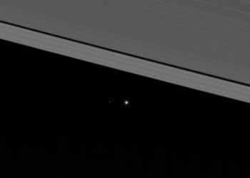 NASA'nın Cassini Uzay Aracı Satürn'den Dünya'nın Fotoğrafını Çekti
