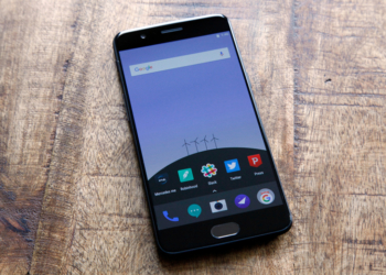 OnePlus, Telefonun Ekranı İçin Kullanıcıların Gözünü Suçladı