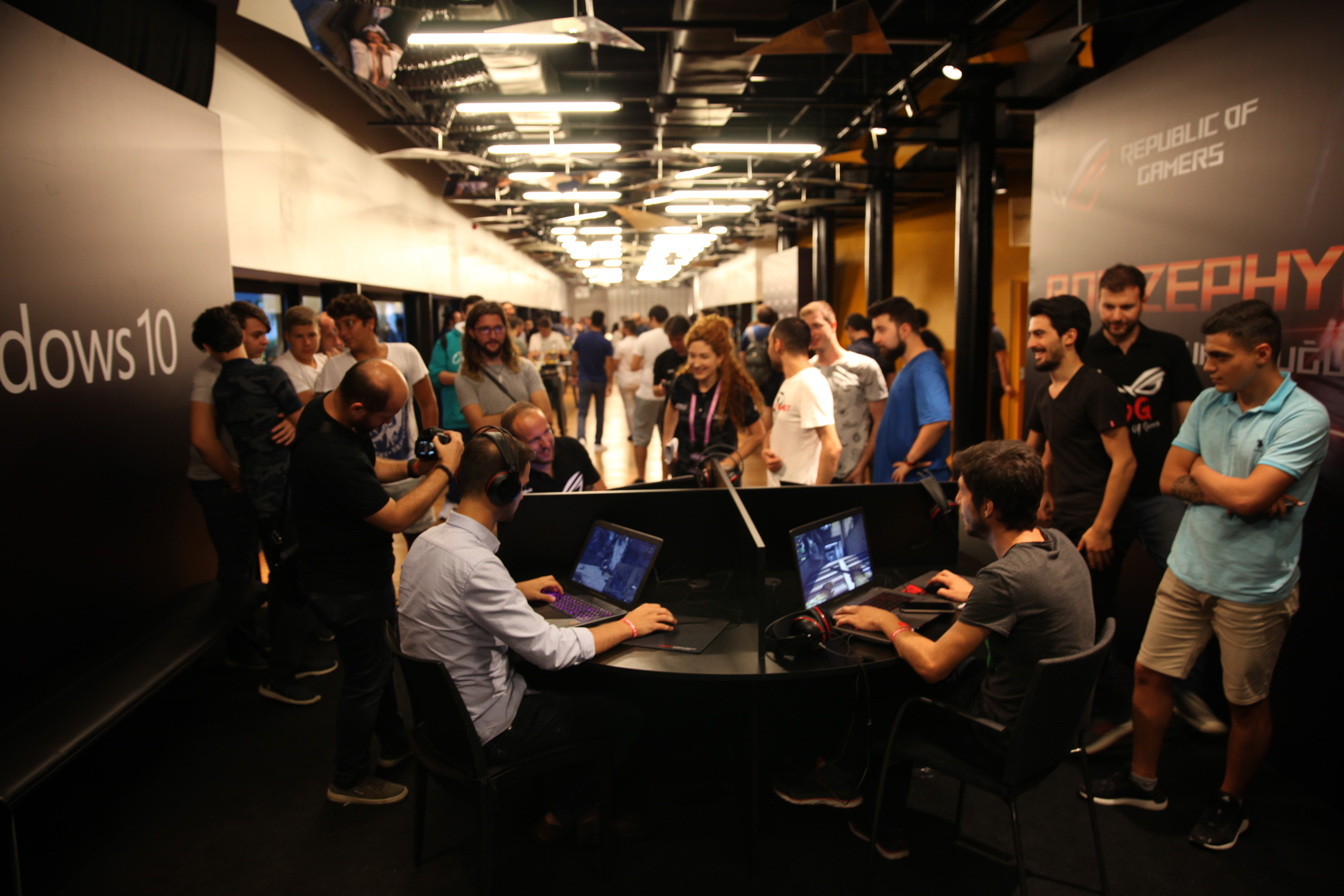 ASUS ROG, Zephyrus’u Grubby ve Heaton ile Tanıttı!