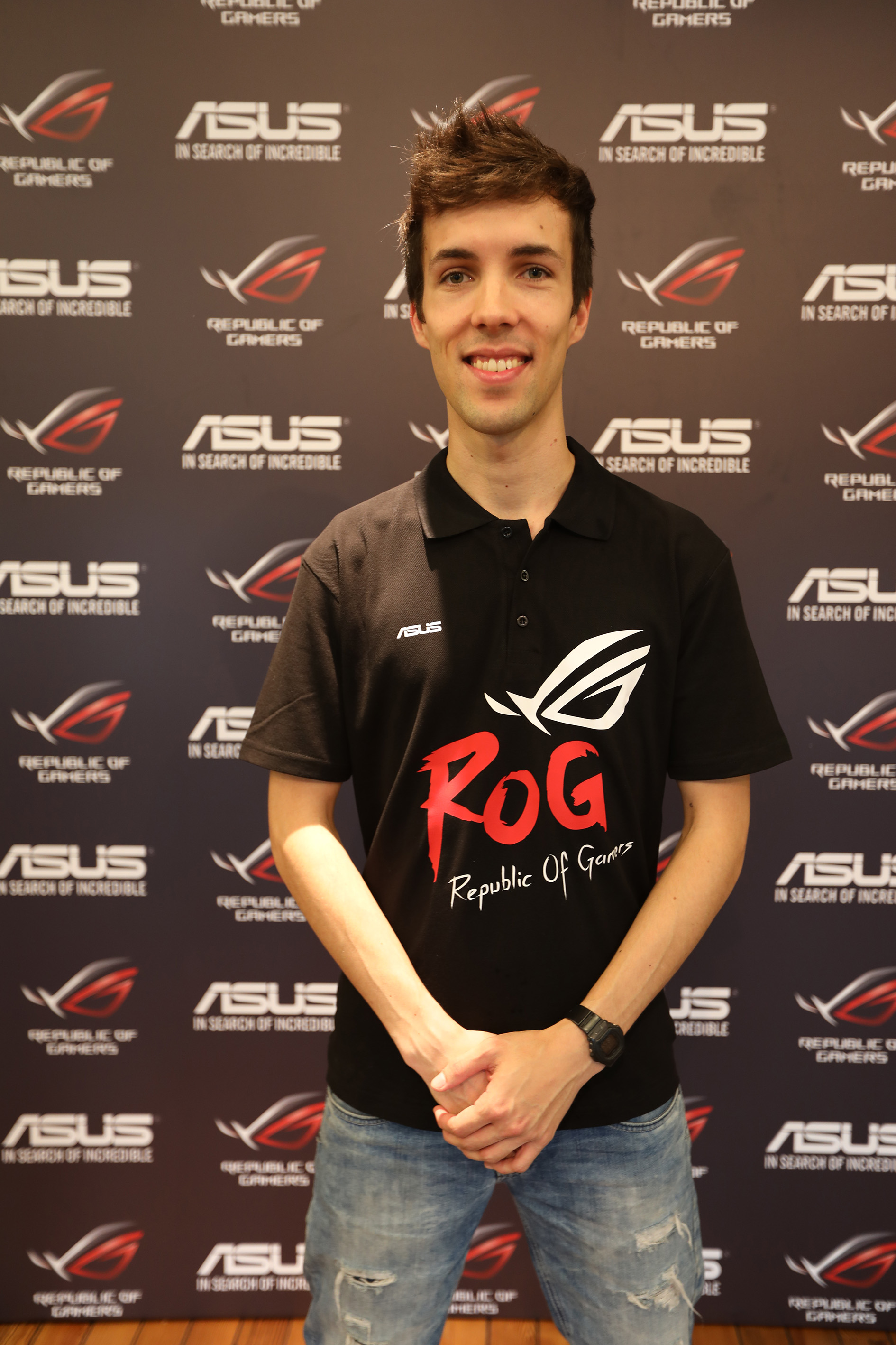 ASUS ROG, Zephyrus’u Grubby ve Heaton ile Tanıttı!