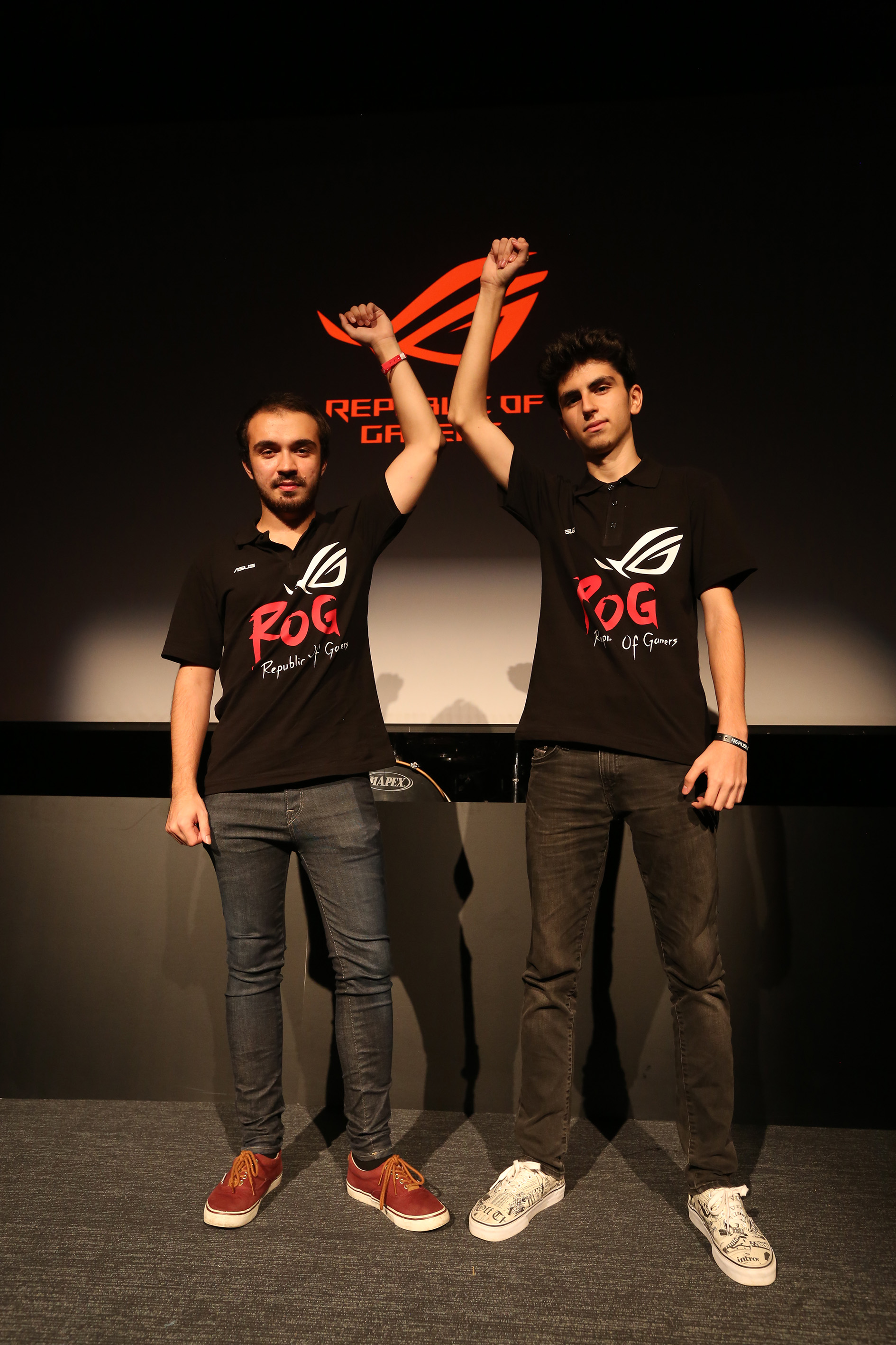 ASUS ROG, Zephyrus’u Grubby ve Heaton ile Tanıttı!