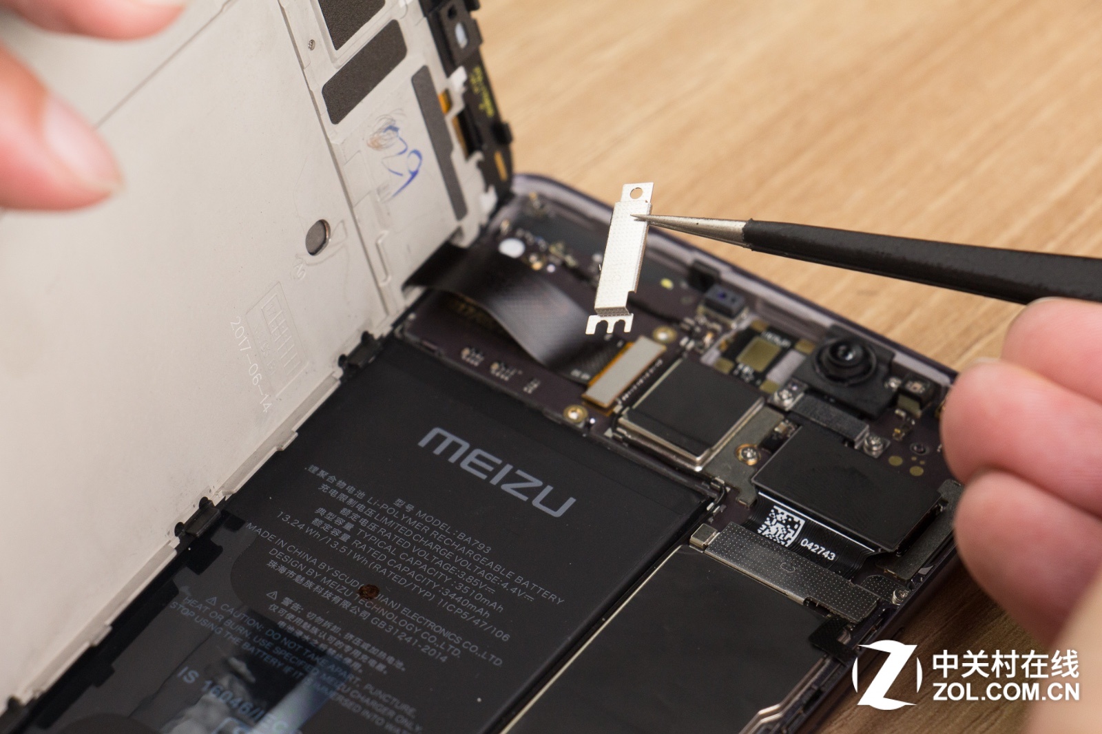 Meizu Pro 7 Plus Parçalara Ayrıldı