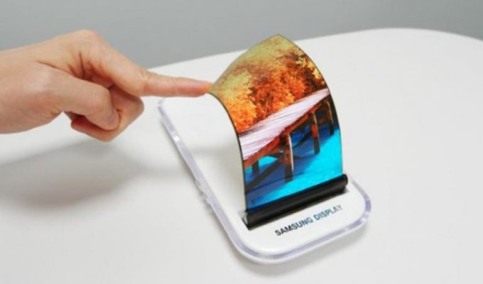Samsung, Apple Yüzünden OLED Panel Üretimini Artırmayı Planlıyor