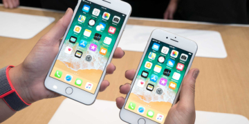 İstanbul'da Gece Yarısı iPhone 8 İçin Sıraya Girdiler!